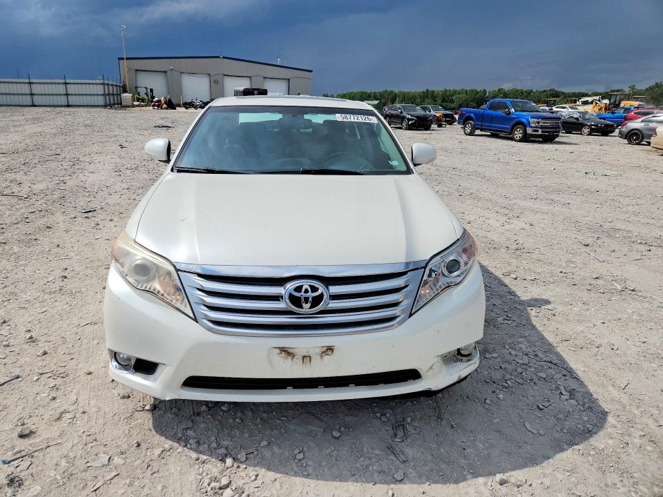 58772126 :رقم المزاد ، 4T1BK3DB3BU377218 vin ، 2011 Toyota Avalon مزاد بيع