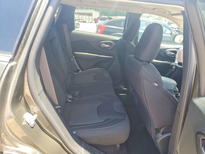 58605776 :رقم المزاد ، 1C4PJLCS6FW517075 vin ، 2015 Jeep Cherokee مزاد بيع