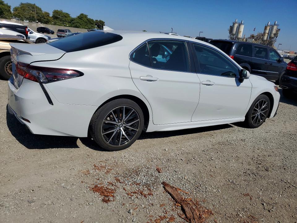 56793496 :رقم المزاد ، 4T1G11AK5PU111370 vin ، 2023 Toyota Camry مزاد بيع