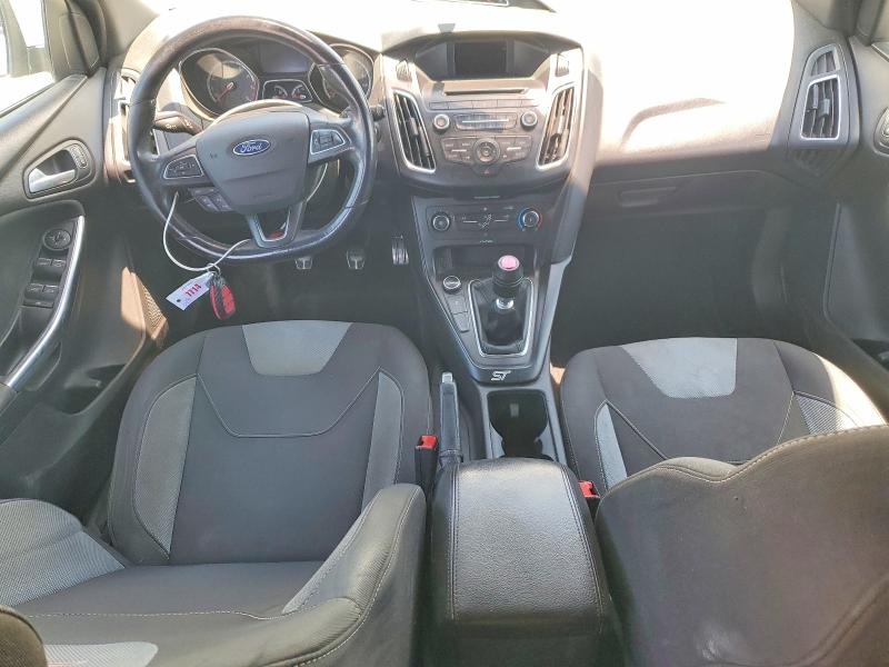56532946 :رقم المزاد ، 1FADP3L93HL245819 vin ، 2017 Ford Focus مزاد بيع