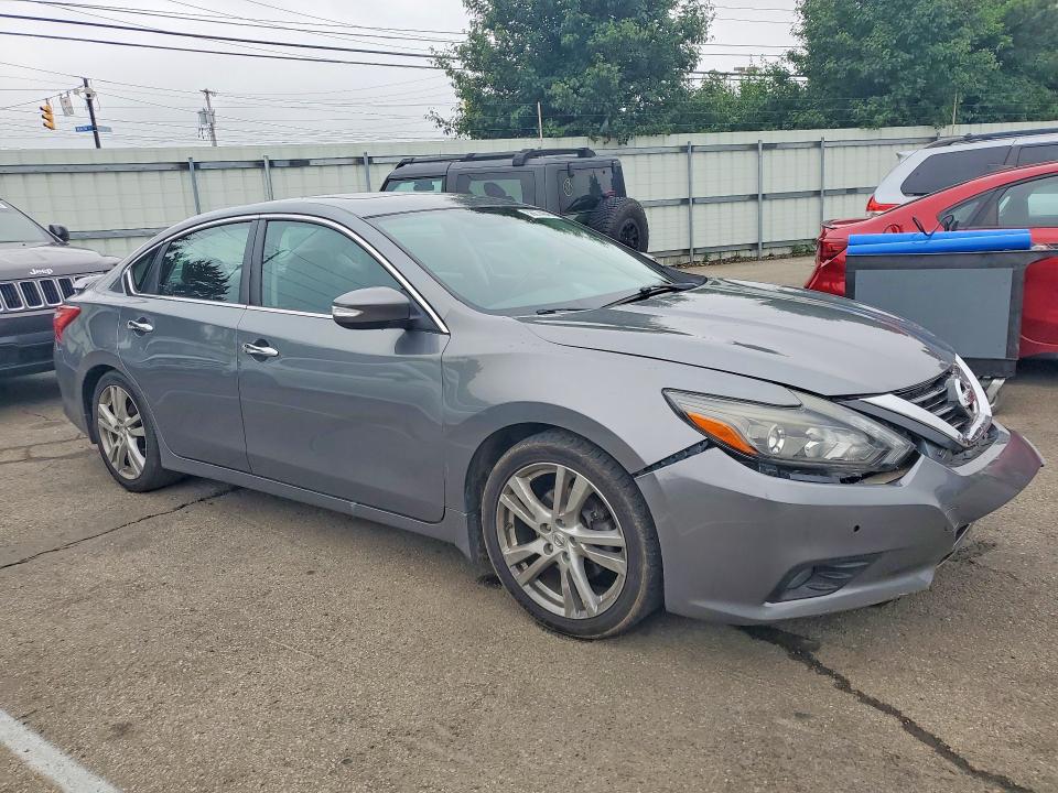 56674846 :رقم المزاد ، 1N4BL3AP1HC217859 vin ، 2017 Nissan Altima مزاد بيع