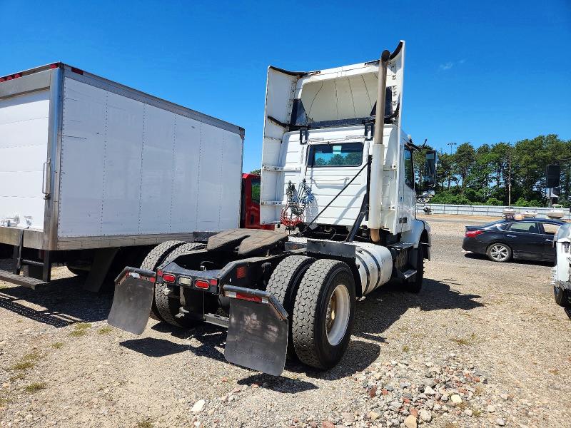 56372856 :رقم المزاد ، 4V4M39DF0GN939002 vin ، 2016 Volvo Vnm مزاد بيع