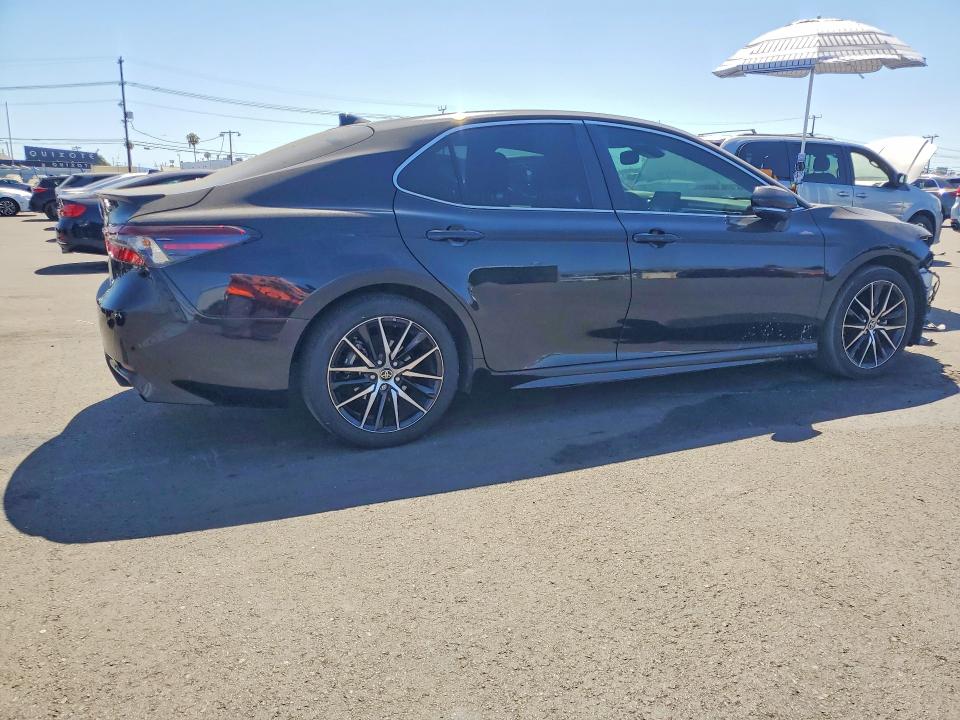 2023 Toyota Camry Hybrid მანქანა იყიდება აუქციონზე, vin: 4T1S31AKXPU610315, აუქციონის ნომერი: 57021396