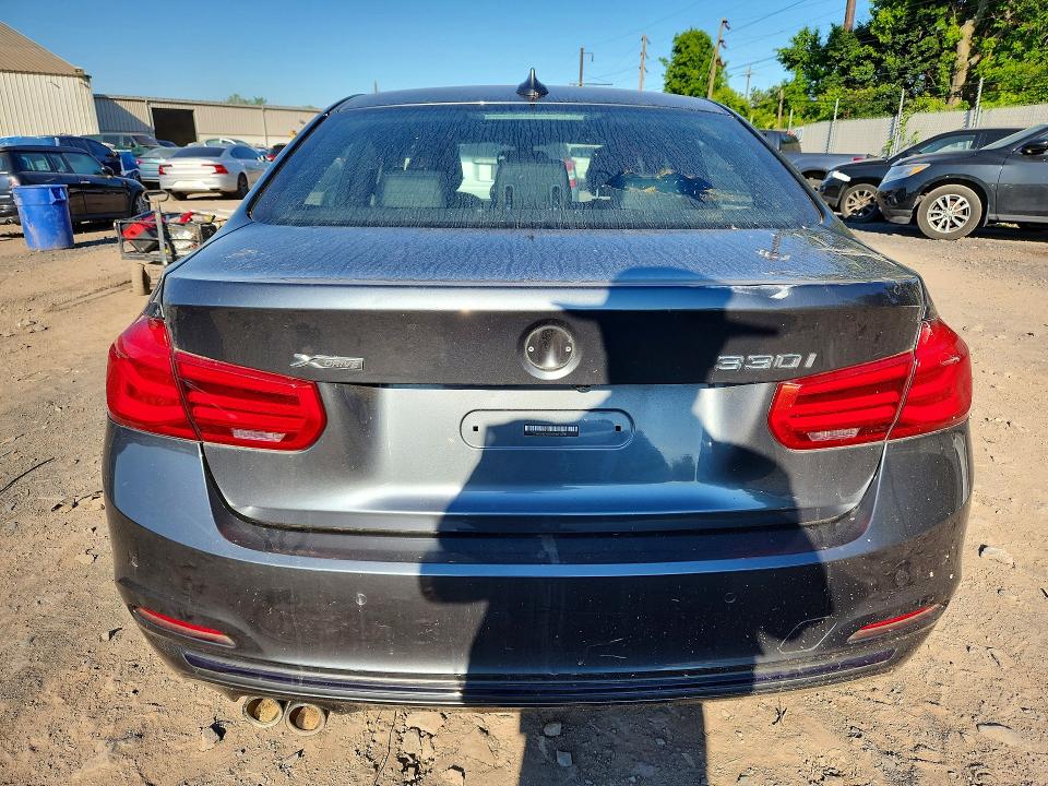55338926 :رقم المزاد ، WBA8D9G58HNT90791 vin ، 2017 Bmw 330 مزاد بيع
