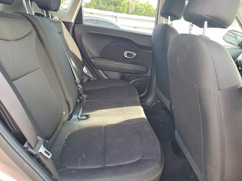 56871096 :رقم المزاد ، KNDJN2A29J7505044 vin ، 2018 Kia Soul مزاد بيع