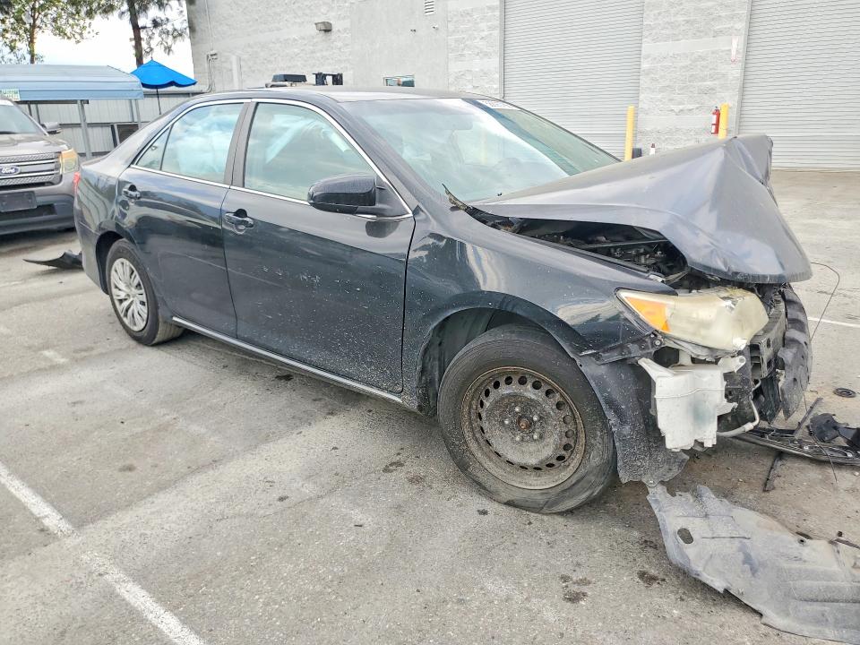 58693786 :رقم المزاد ، 4T1BF1FK9EU362572 vin ، 2014 Toyota Camry مزاد بيع