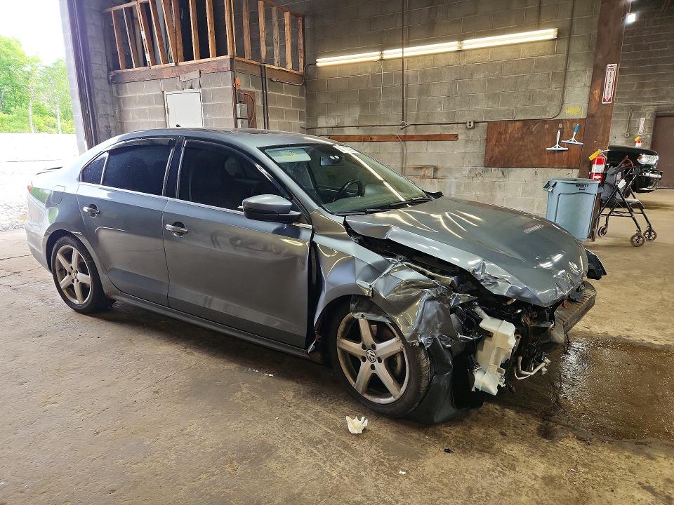55718896 :رقم المزاد ، 3VWDP7AJ7DM420321 vin ، 2013 Volkswagen Jetta مزاد بيع
