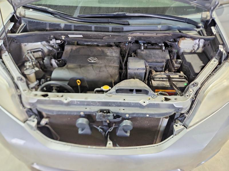 57718106 :رقم المزاد ، 5TDYK3DC7BS106710 vin ، 2011 Toyota Sienna مزاد بيع