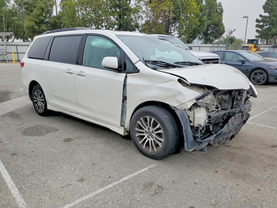 58772036 :رقم المزاد ، 5TDYZ3DC2KS966431 vin ، 2019 Toyota Sienna مزاد بيع