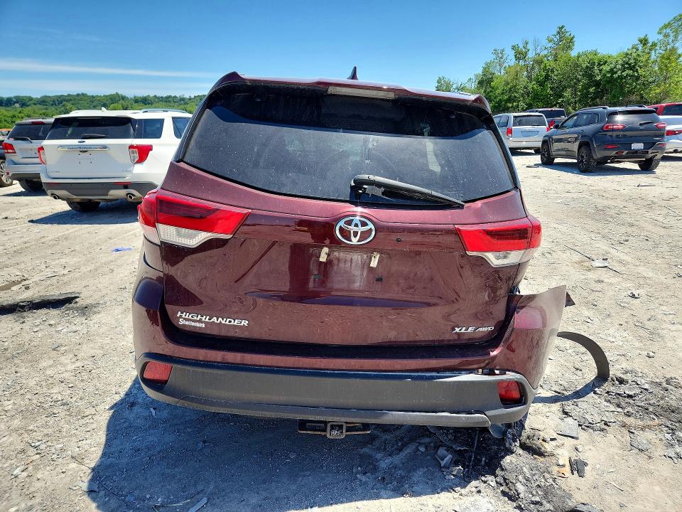 55582596 :رقم المزاد ، 5TDJZRFH6JS851293 vin ، 2018 Toyota Highlander مزاد بيع