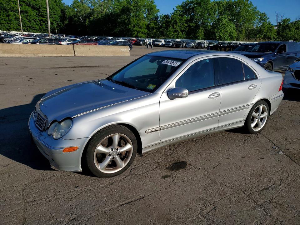 55415616 :رقم المزاد ، WDBRF40J74F523961 vin ، 2004 Mercedes-benz C مزاد بيع