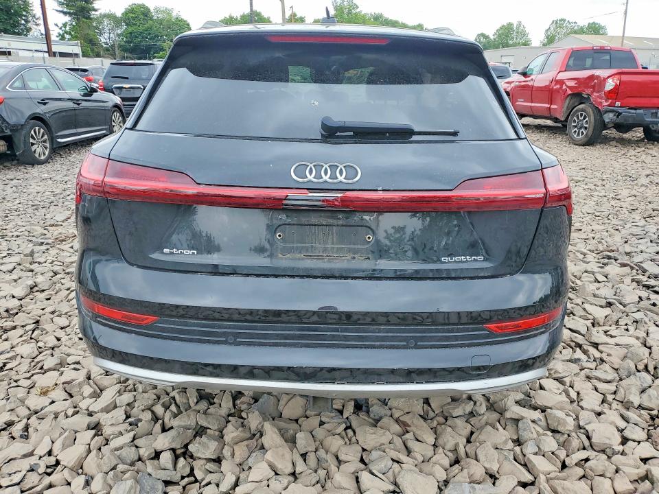 56513026 :رقم المزاد ، WA1LABGE4NB014562 vin ، 2022 Audi E-tron مزاد بيع