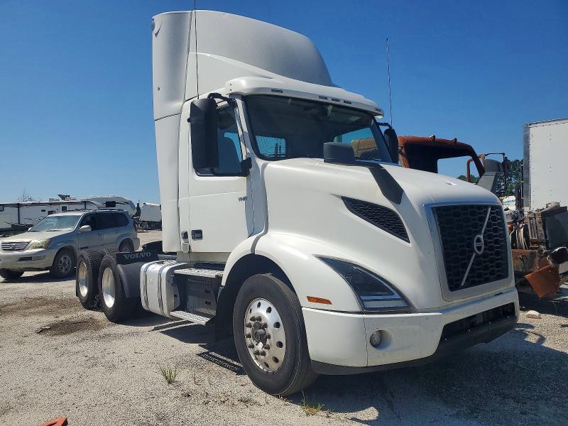 56546696 :رقم المزاد ، 4V4WC9EHXLN243198 vin ، 2020 Volvo Vnr مزاد بيع