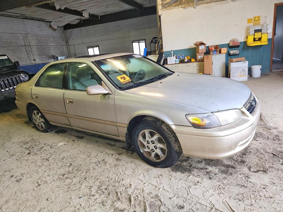 56769166 :رقم المزاد ، 4T1BF22K5YU950159 vin ، 2000 Toyota Camry مزاد بيع