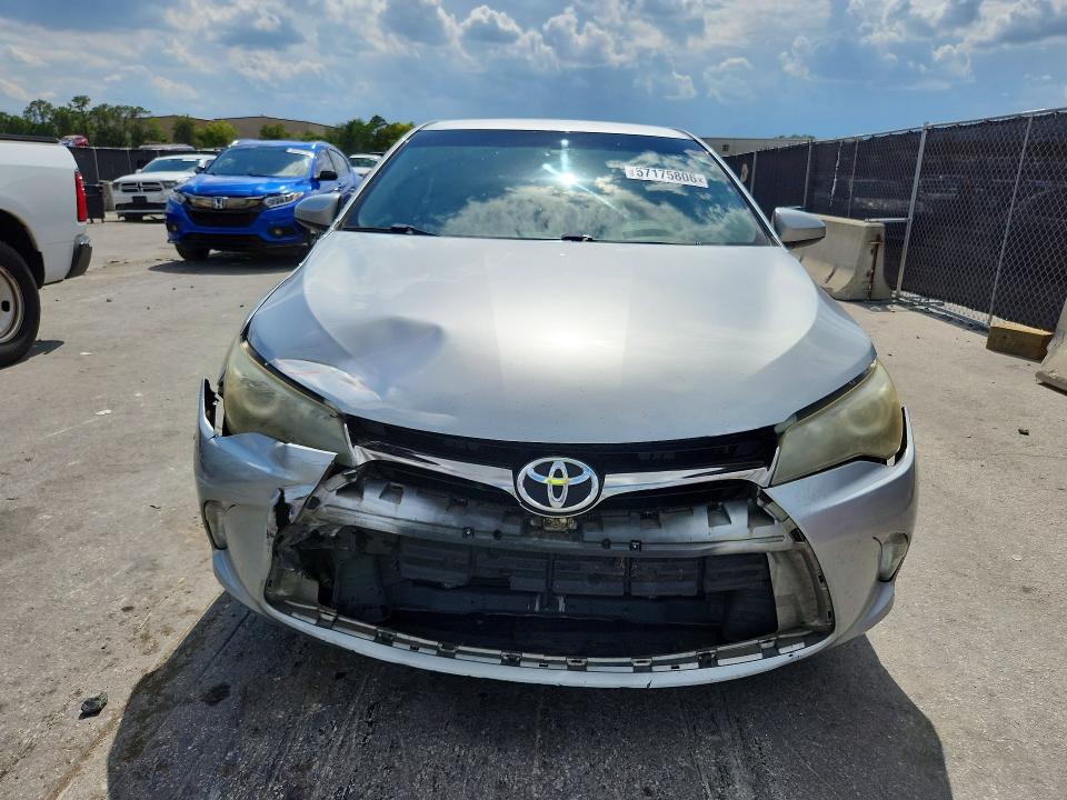 57175806 :رقم المزاد ، 4T1BF1FK3FU895194 vin ، 2015 Toyota Camry مزاد بيع