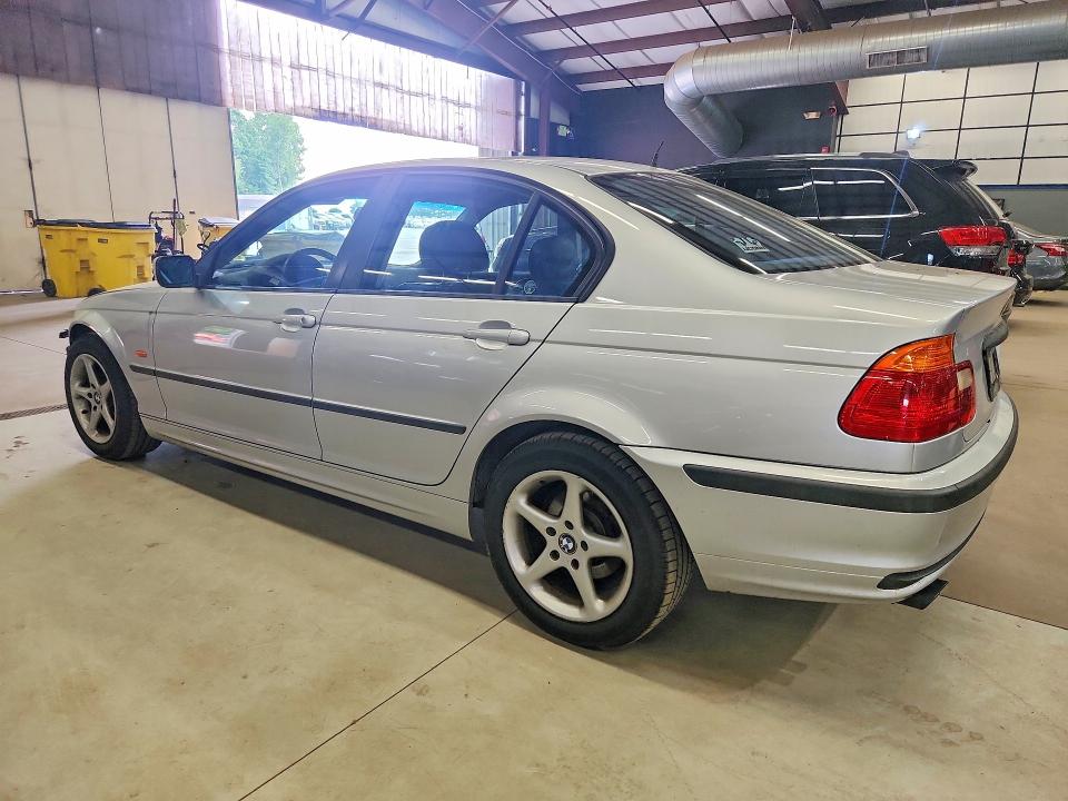 59061606 :رقم المزاد ، WBAAM3333XKC61458 vin ، 1999 Bmw 323 مزاد بيع
