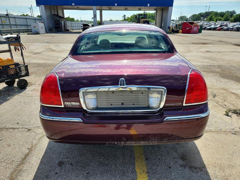 58541516 :رقم المزاد ، 1LNHM82V26Y644071 vin ، 2006 Lincoln Town Car مزاد بيع
