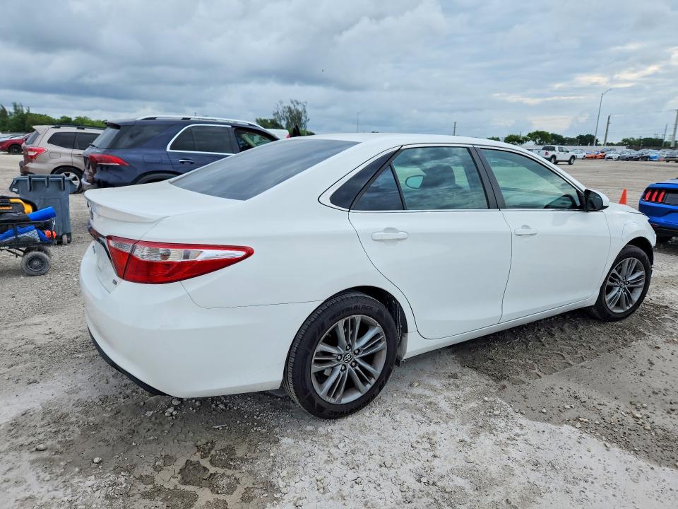 56935356 :رقم المزاد ، 4T1BF1FK6FU884562 vin ، 2015 Toyota Camry مزاد بيع