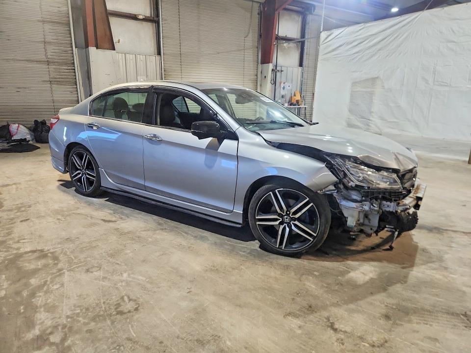 56954366 :رقم المزاد ، 1HGCR3F99HA009586 vin ، 2017 Honda Accord مزاد بيع