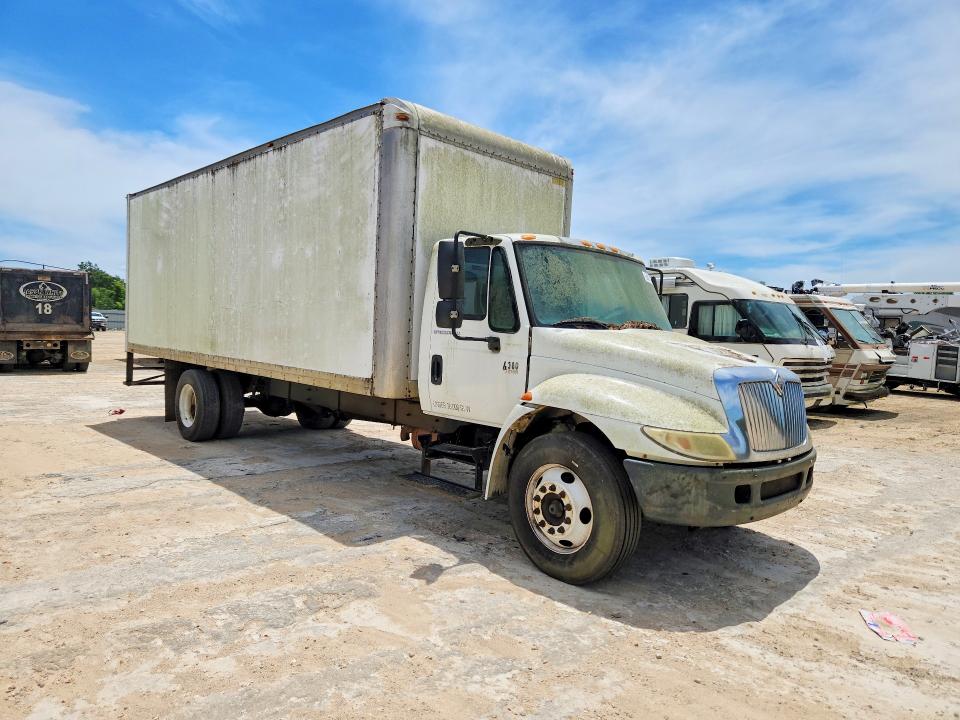56071606 :رقم المزاد ، 1HTMMAAM02H506612 vin ، 2002 International 4300 مزاد بيع