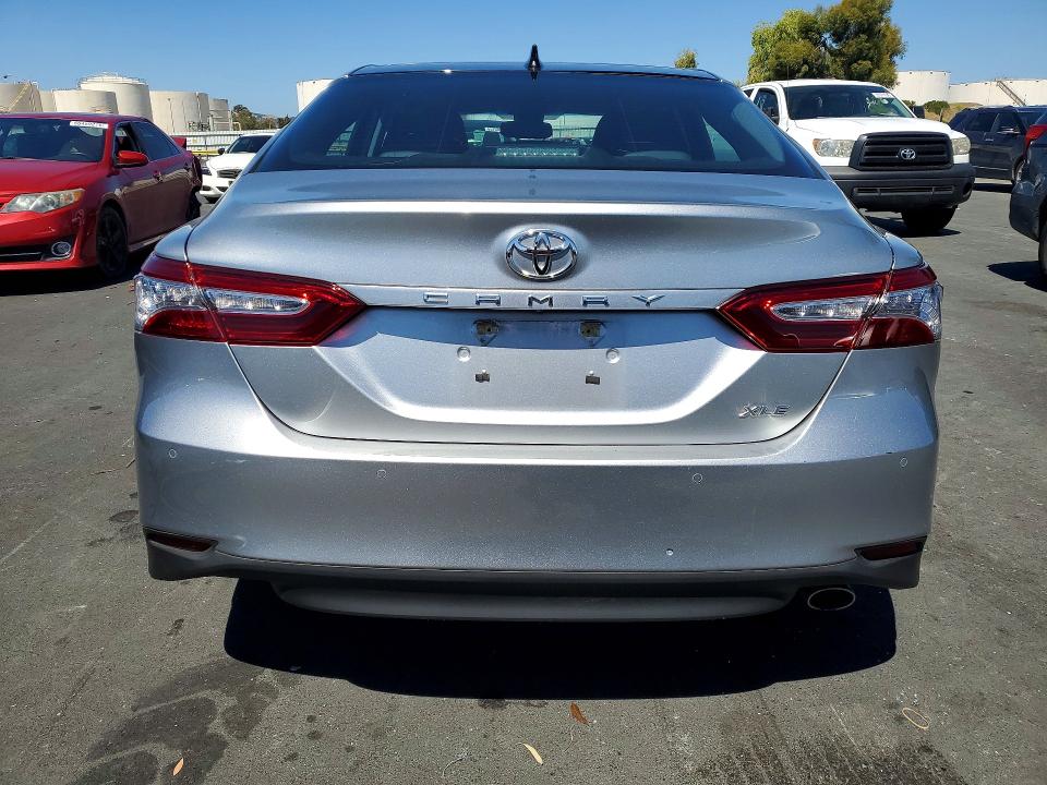 Продаж на аукціоні авто 2018 Toyota Camry, vin: 4T1B11HK4JU058474, номер лоту: 55448296