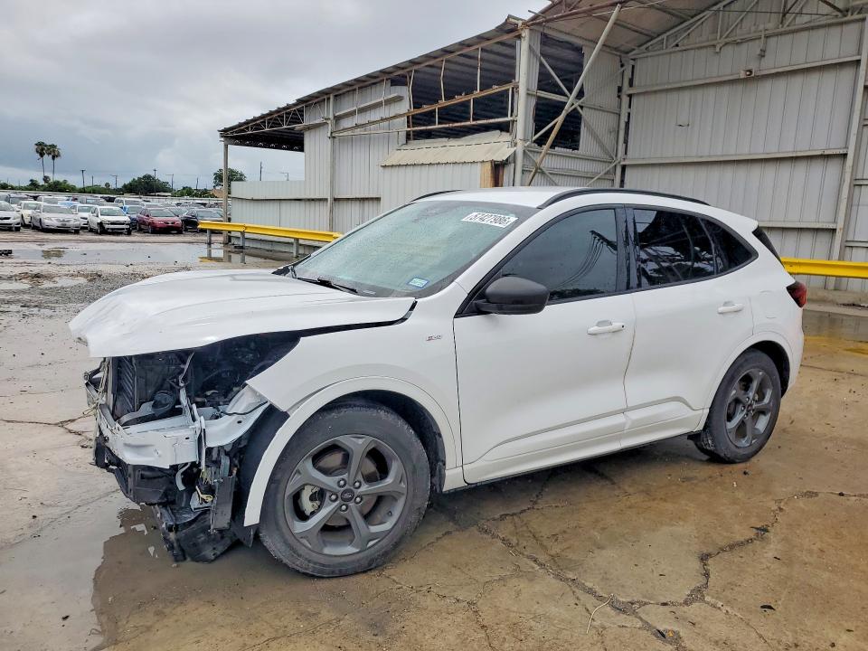 57427986 :رقم المزاد ، 1FMCU0MN0PUA38334 vin ، 2023 Ford Escape مزاد بيع