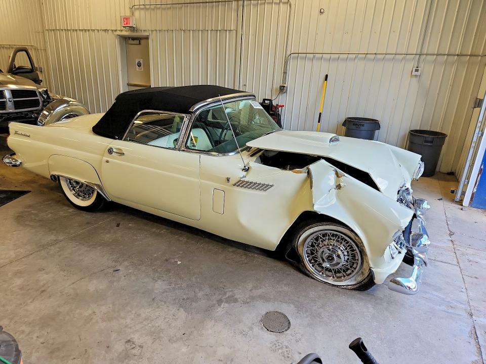 1956 Ford Thunderbird მანქანა იყიდება აუქციონზე, vin: P6FH197400, აუქციონის ნომერი: 58286336