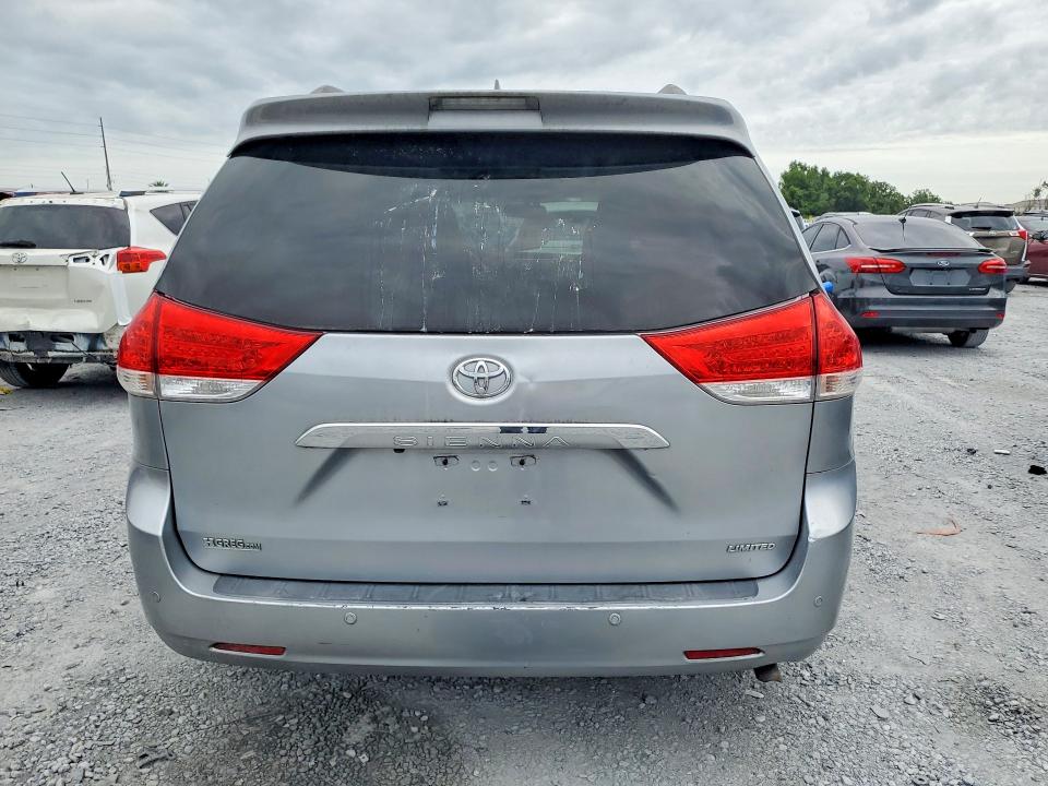 55916776 :رقم المزاد ، 5TDYK3DC6DS327007 vin ، 2013 Toyota Sienna مزاد بيع