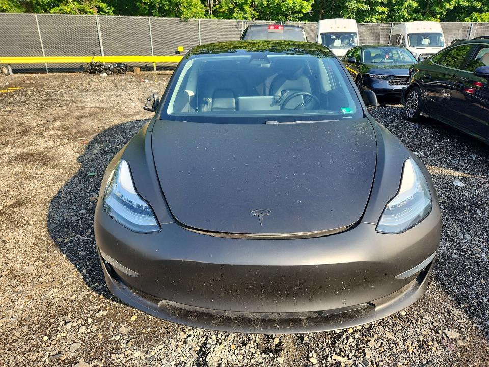 56687966 :رقم المزاد ، 5YJ3E1EA9JF153582 vin ، 2018 Tesla Model 3 مزاد بيع