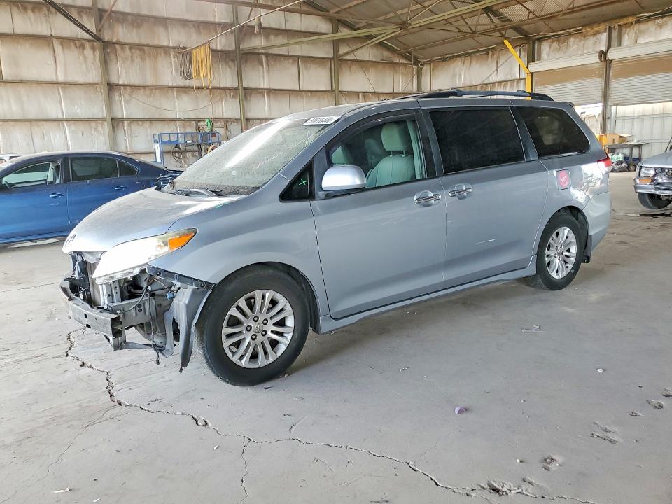 58616446 :رقم المزاد ، 5TDYK3DC8BS145466 vin ، 2011 Toyota Sienna مزاد بيع