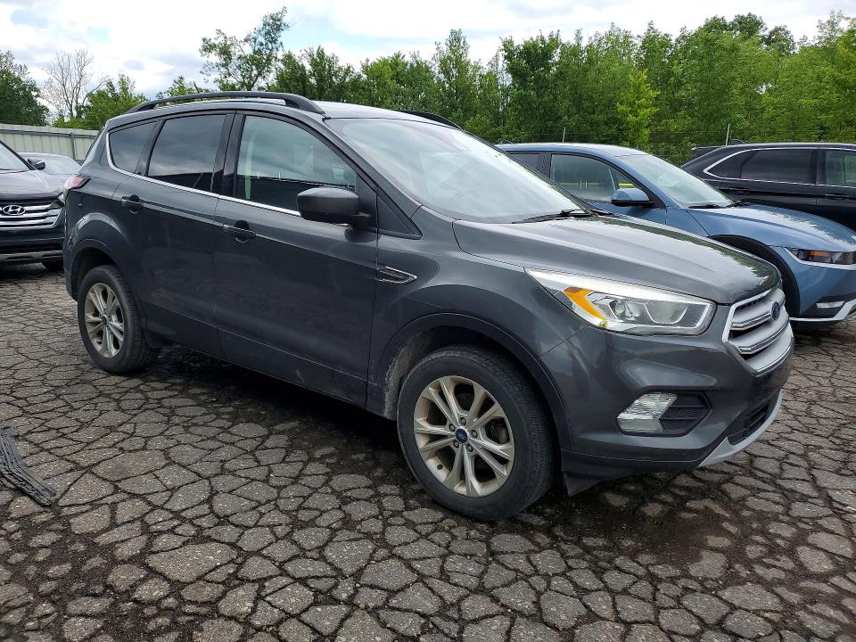 Продажа на аукционе авто 2018 Ford Escape, vin: 1FMCU0HD5JUA21571, номер лота: 57626316