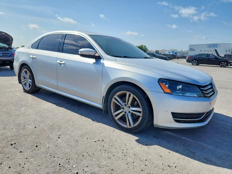 59200636 :رقم المزاد ، 1VWBS7A31EC108750 vin ، 2014 Volkswagen Passat مزاد بيع