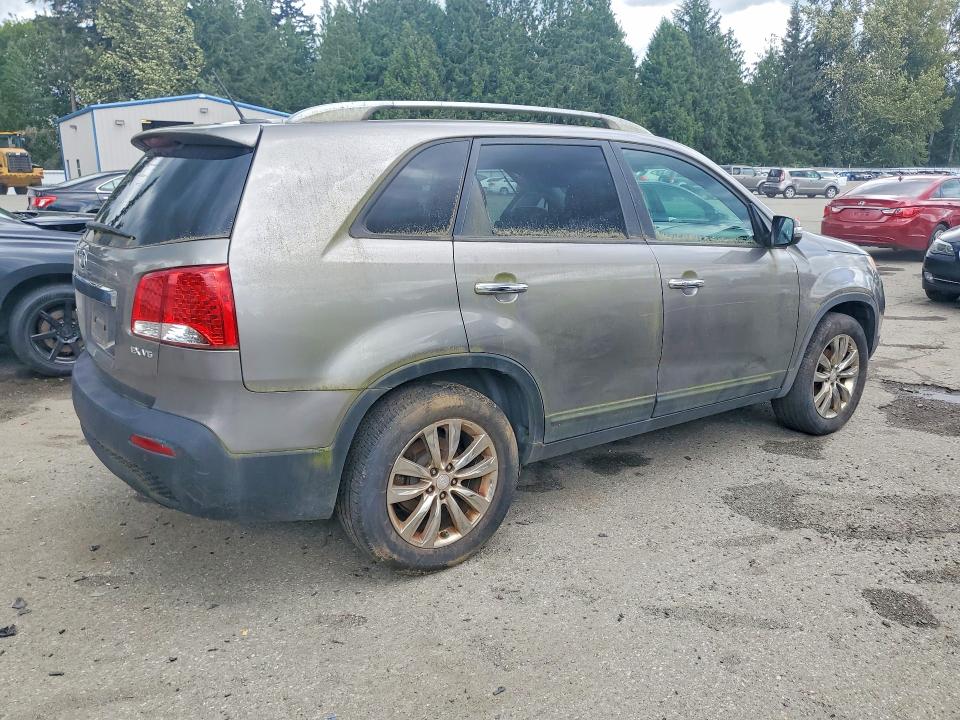 56642496 :رقم المزاد ، 5XYKU4A2XBG072647 vin ، 2011 Kia Sorento مزاد بيع