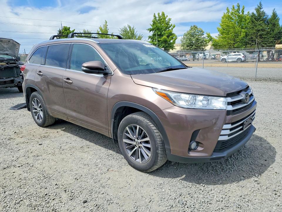 Продаж на аукціоні авто 2017 Toyota Highlander, vin: 5TDJZRFH1HS457856, номер лоту: 57154356