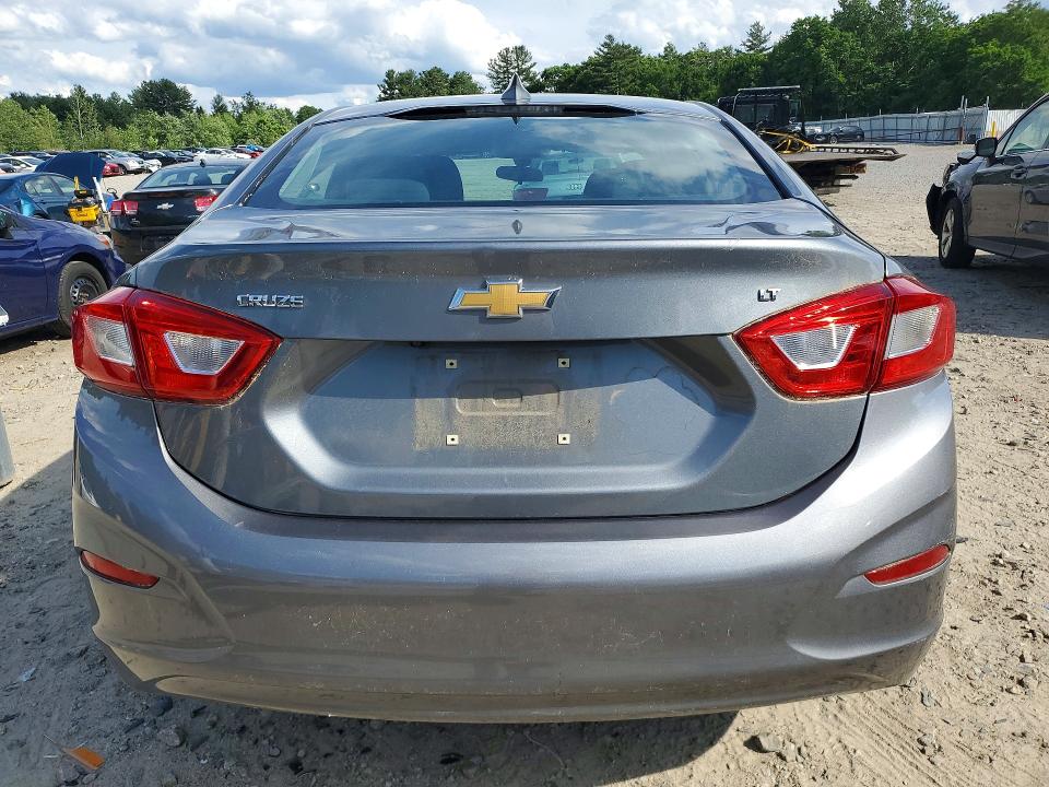 58377796 :رقم المزاد ، 1G1BE5SM9J7167305 vin ، 2018 Chevrolet Cruze مزاد بيع