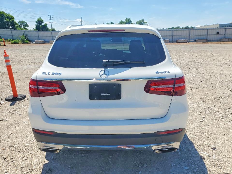 56059906 :رقم المزاد ، WDC0G4KB9JV112067 vin ، 2018 Mercedes-benz Glc مزاد بيع