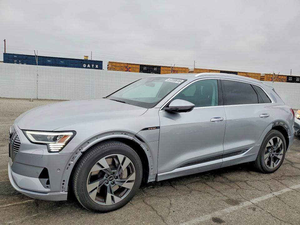 Продаж на аукціоні авто 2022 Audi E-tron, vin: WA1LAAGE2NB033069, номер лоту: 57220616