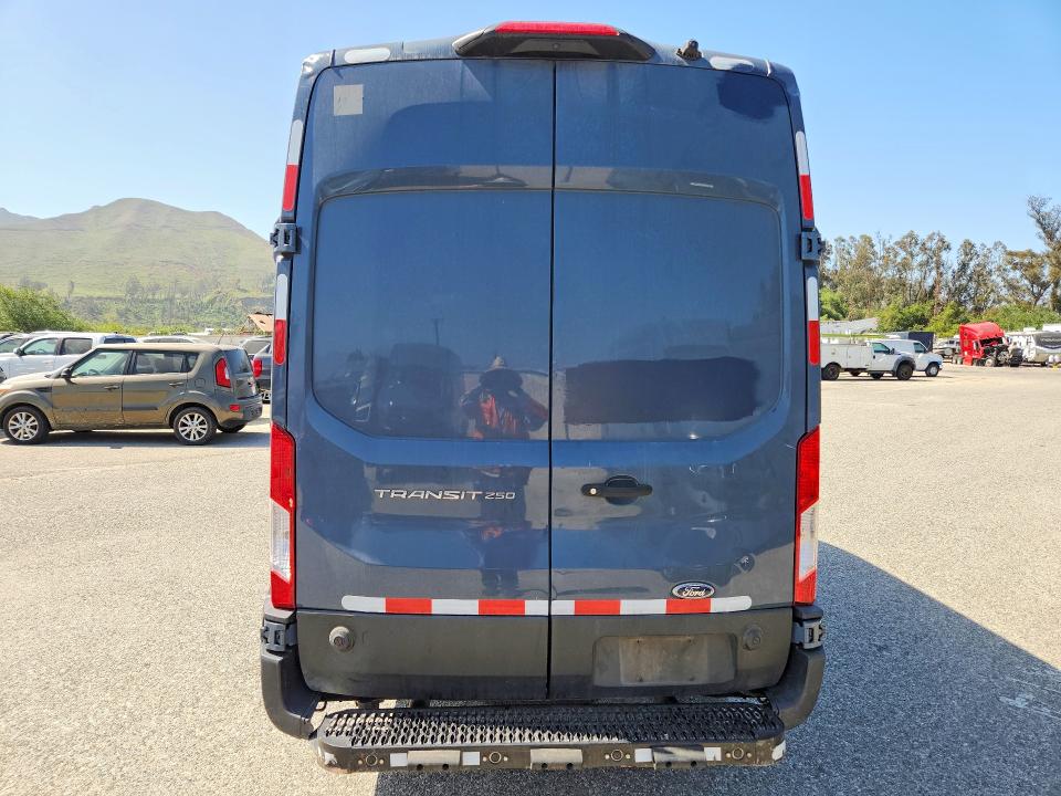 55065526 :رقم المزاد ، 1FTBR3X89LKB27494 vin ، 2020 Ford Transit مزاد بيع