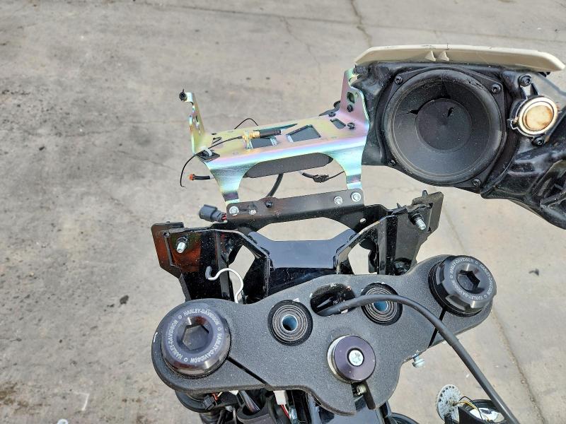 55608086 :رقم المزاد ، 1HD1YXZ1XPB025843 vin ، 2023 Harley-davidson Fxlrst مزاد بيع