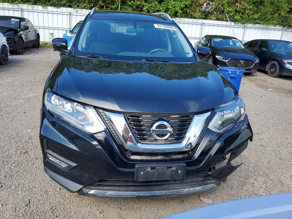 2017 Nissan Rogue მანქანა იყიდება აუქციონზე, vin: 5N1AT2MV3HC796374, აუქციონის ნომერი: 57193926