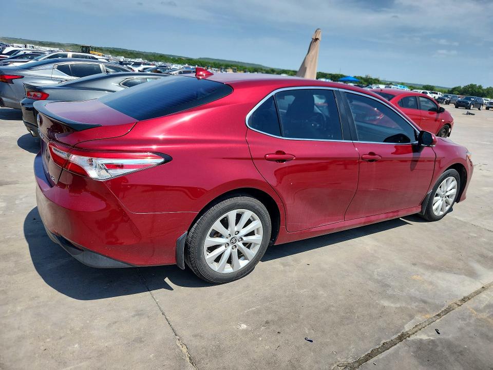 57881416 :رقم المزاد ، 4T1L11AKXLU397984 vin ، 2020 Toyota Camry مزاد بيع
