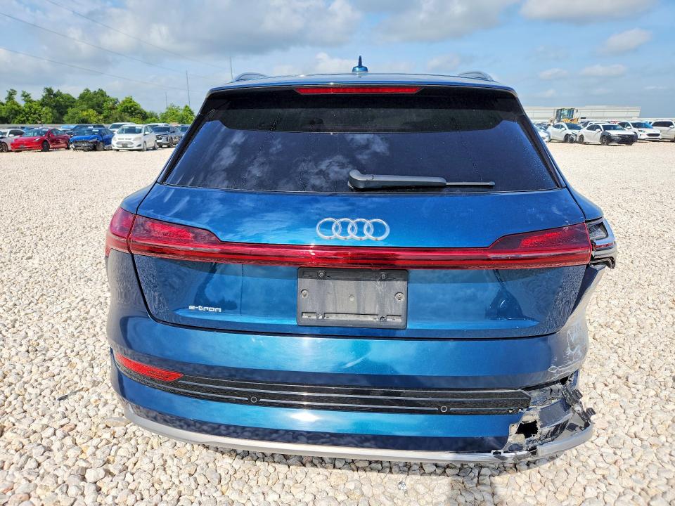 2019 Audi E-tron მანქანა იყიდება აუქციონზე, vin: WA1LAAGE1KB021698, აუქციონის ნომერი: 58891296