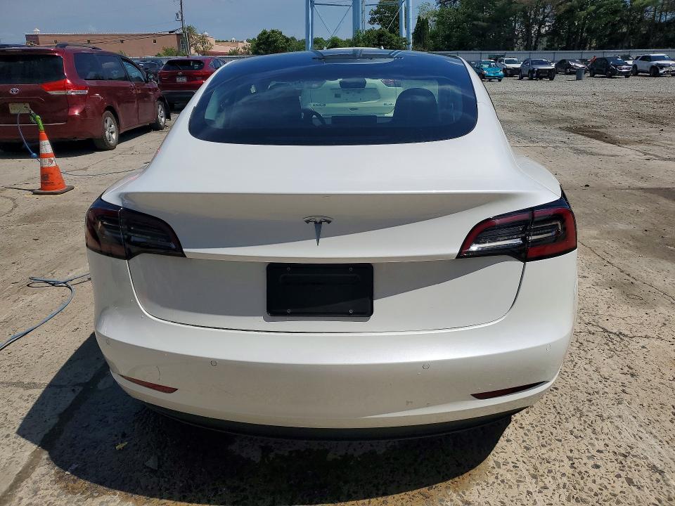 57672196 :رقم المزاد ، 5YJ3E1EA2MF031019 vin ، 2021 Tesla Model 3 مزاد بيع