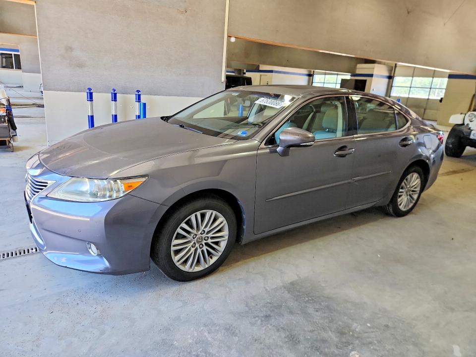 57530086 :رقم المزاد ، JTHBK1GG1D2051804 vin ، 2013 Lexus Es مزاد بيع