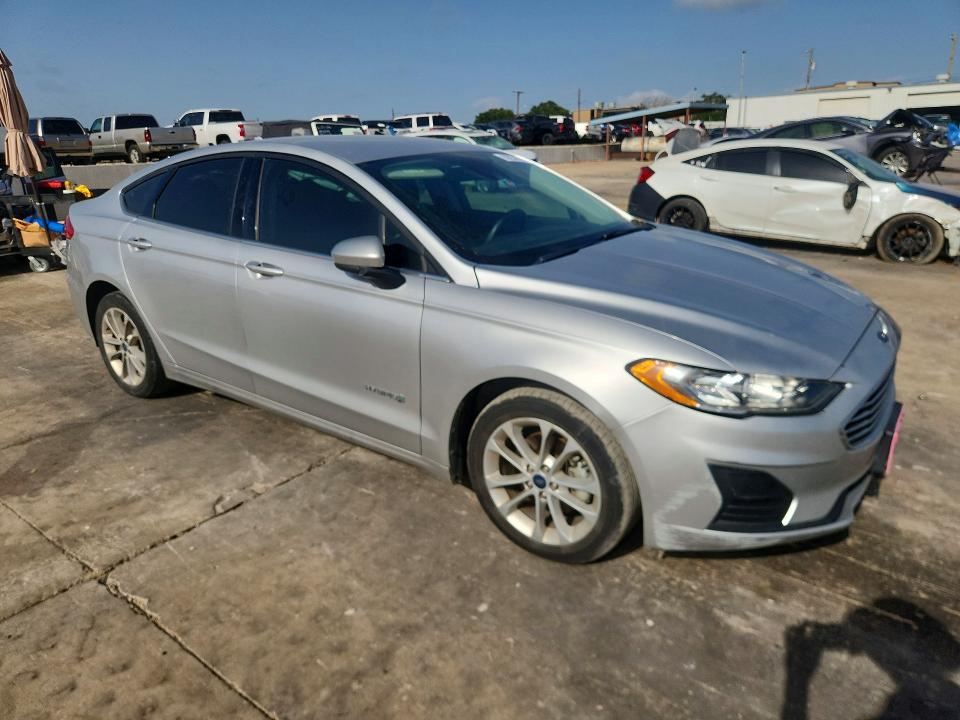 59234306 :رقم المزاد ، 3FA6P0LUXKR147908 vin ، 2019 Ford Fusion مزاد بيع