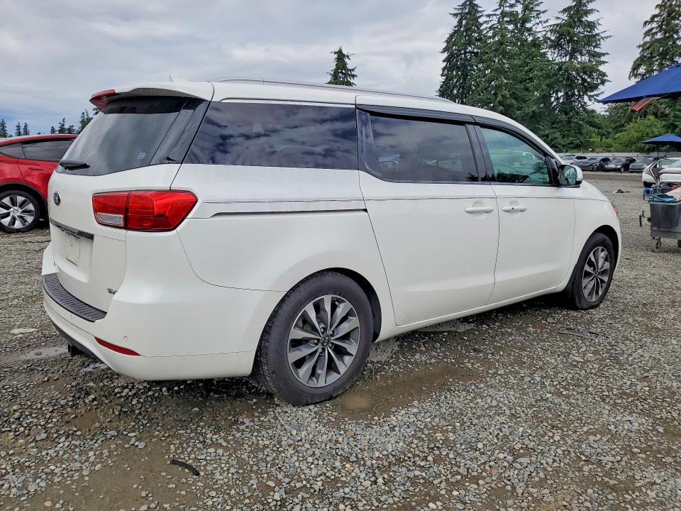 59142546 :رقم المزاد ، KNDMC5C17F6046571 vin ، 2015 Kia Sedona مزاد بيع