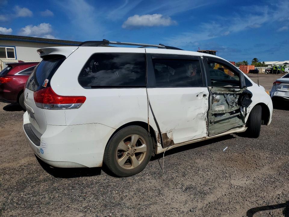 58797136 :رقم المزاد ، 5TDKK3DC1BS119801 vin ، 2011 Toyota Sienna مزاد بيع