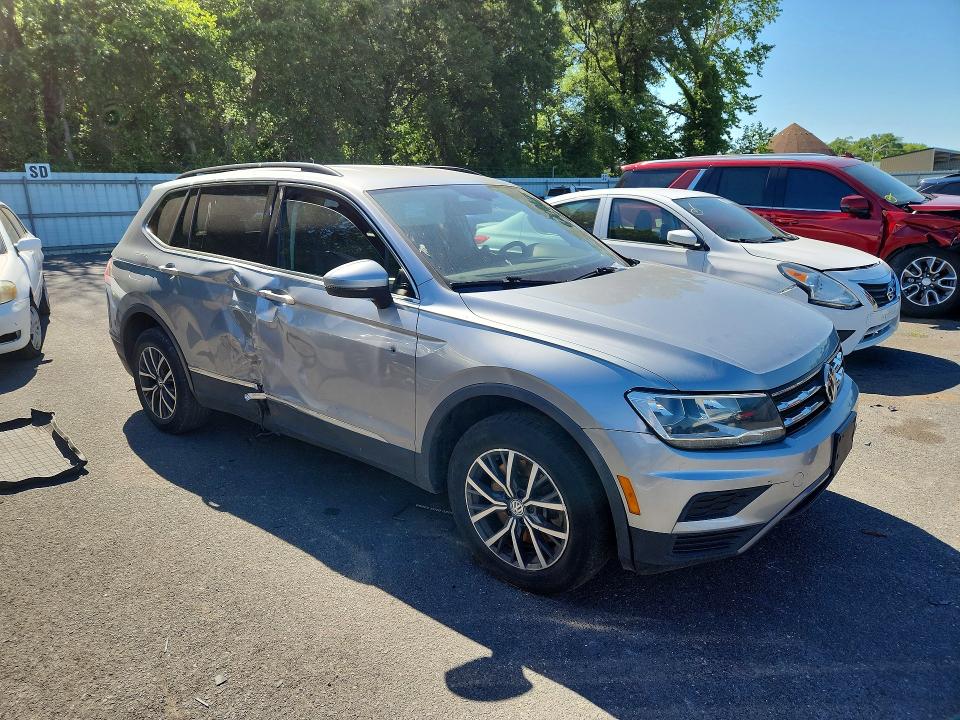2020 Volkswagen Tiguan მანქანა იყიდება აუქციონზე, vin: 3VV3B7AX1LM075885, აუქციონის ნომერი: 55964986
