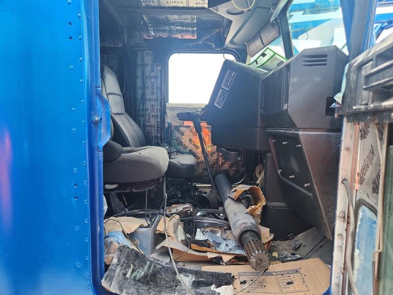 2000 Freightliner Conventional მანქანა იყიდება აუქციონზე, vin: 1FVNDXYB4YDG18345, აუქციონის ნომერი: 57439326