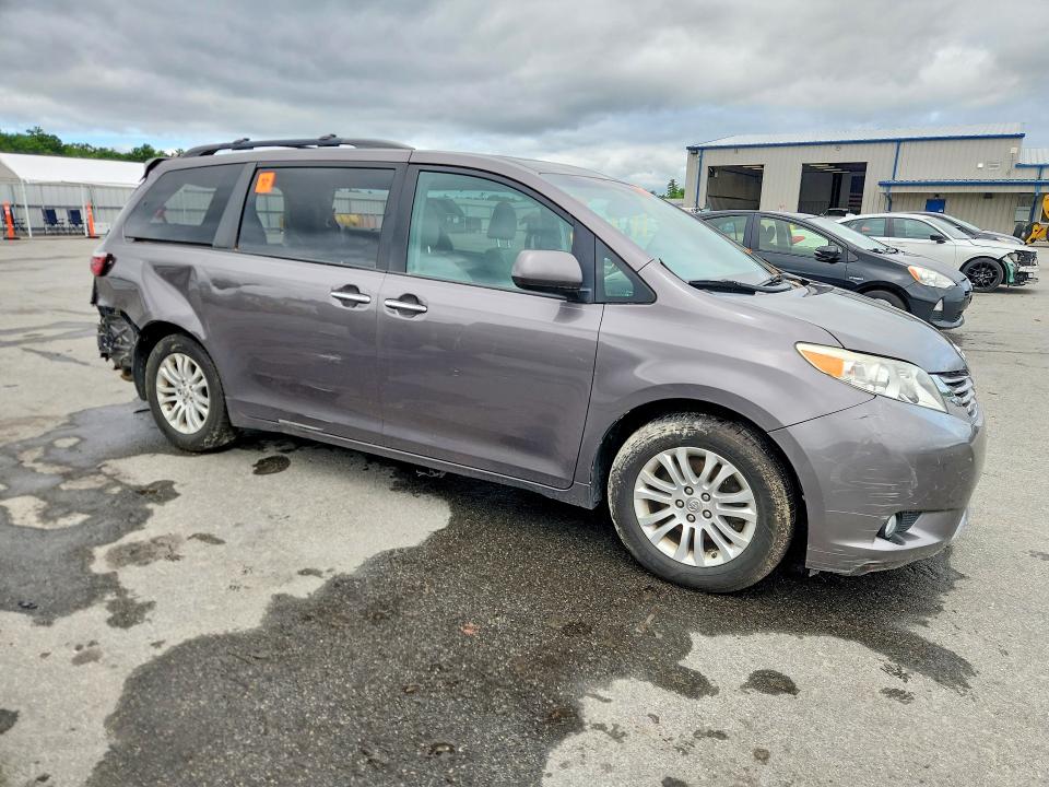 58311096 :رقم المزاد ، 5TDYK3DC7FS683484 vin ، 2015 Toyota Sienna مزاد بيع